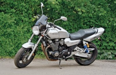  : Yamaha XJR1200