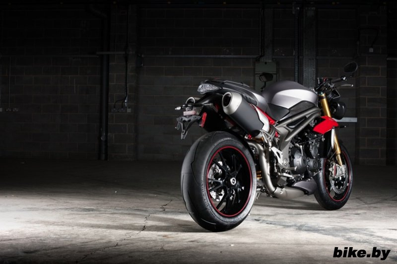   Triumph Speed Triple R / Speed Triple S 2016