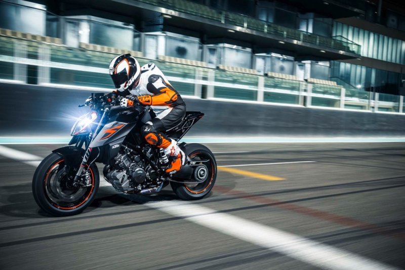 EICMA 2016:   KTM 1290 Super Duke R 2017